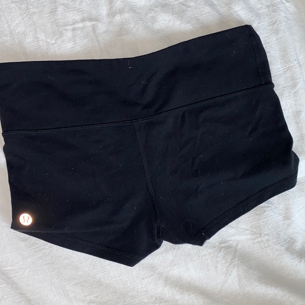 Lululemon 2.5 inch booty short